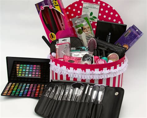 makeup gift hamper|best makeup kits for christmas.